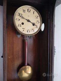 antico orologio a pendolo 