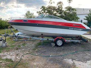 Motoscafo semicabinato