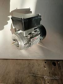 motore 0,18Kw 1390 giri 230volt,Type M632-4-B14-8 