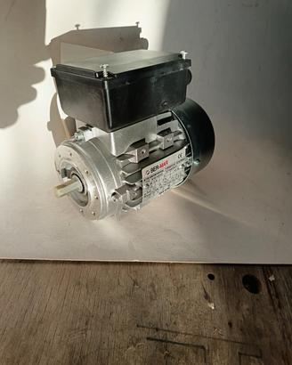 motore 0,18Kw 1390 giri 230volt,Type M632-4-B14-8 