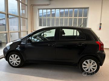 Toyota Yaris 1.3 BENZINA 5PORTE