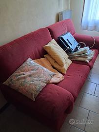 divano rosso 3 posti
