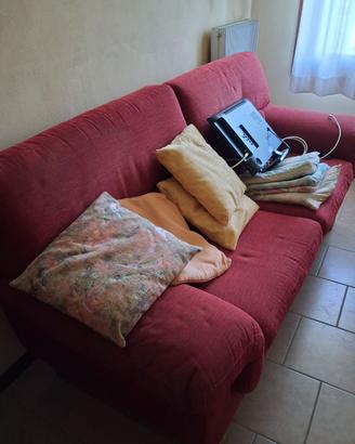 divano rosso 3 posti