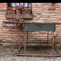 Tavolo fatto a mano in ferro battuto