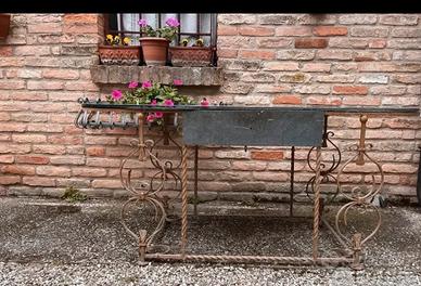 Tavolo fatto a mano in ferro battuto