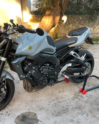 Yamaha fz1 perfetta scarico akrapovic