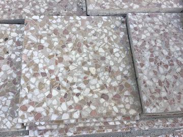 Mattonelle in graniglia di marmo