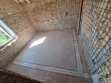 pavimento in graniglia con decorazione