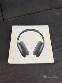 AirPods Max with smart case