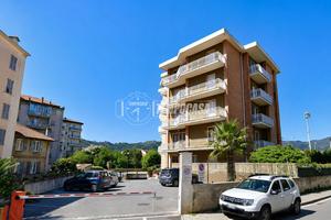 LEGINO - CINQUE LOCALI IN VIA BOVE