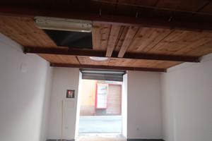 Due negozi comunicanti.in centro città