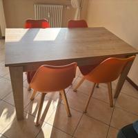 Tavolo e 4 sedie