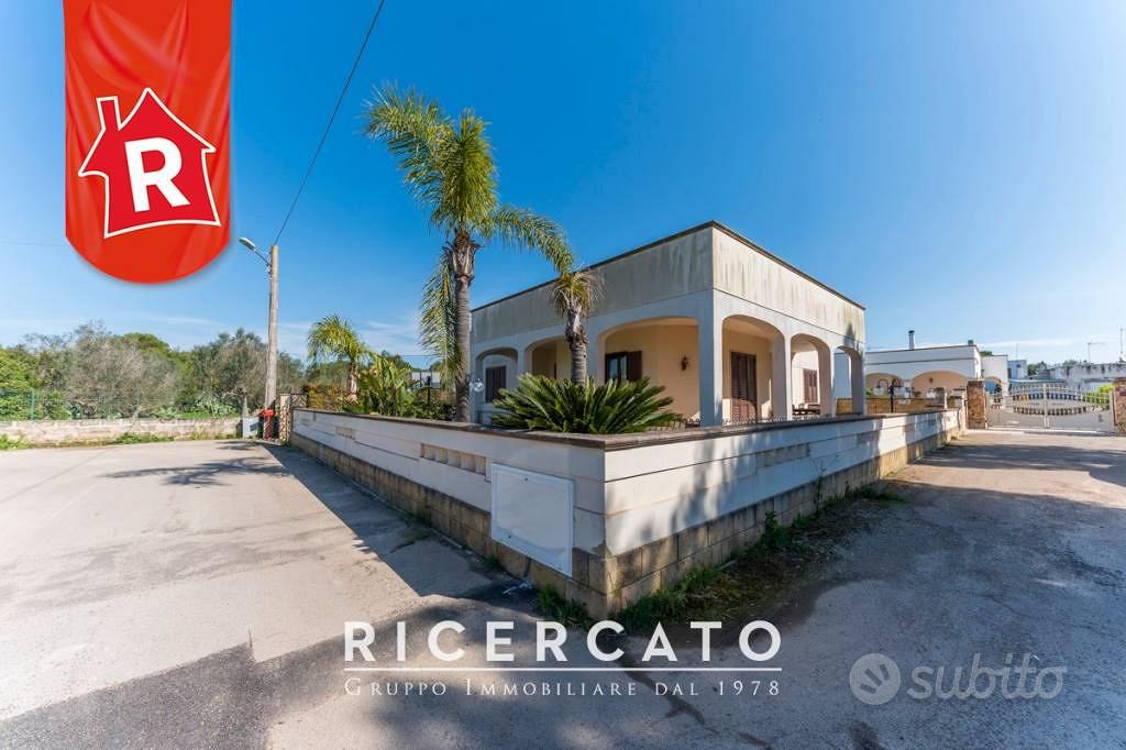 Villa di 220 m² con più di 5 locali e box auto a N - Altro