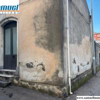 Riposto centro, piccola casetta (CT)