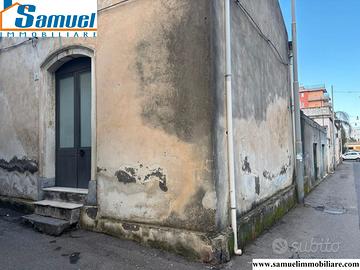 Riposto centro, piccola casetta (CT)