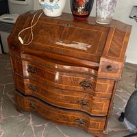 Secretaire antico in legno con ribalta