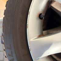Pneumatici 195/60r15  con cerchi toyota