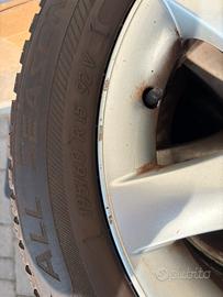 Pneumatici 195/60r15  con cerchi toyota