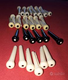 Perni ponte (pins) per chitarra acustica.
