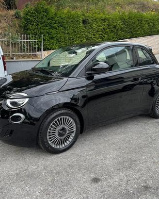 FIAT 500 Berlina Hybrid Icon
