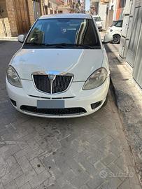 Lancia y