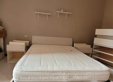 Letto matrimoniale contenitore e  due comodini