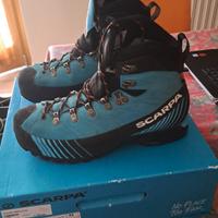 scarponi da alpinismo trekking