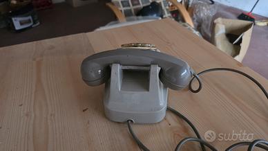 Telefono SIP grigio a disco rotativo vintage. Tele