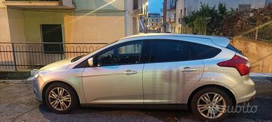 FORD DOCUS 1.6 TDCI BERLINA 5 PORTE