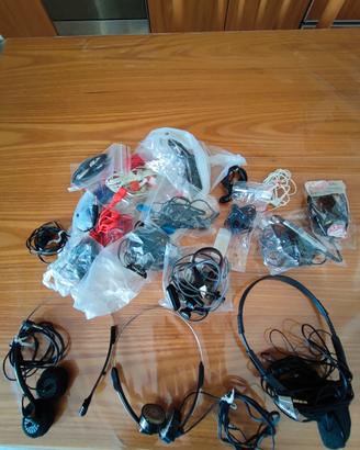 cuffie ed auricolari con spinotto