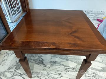 Tavolo in noce per salone