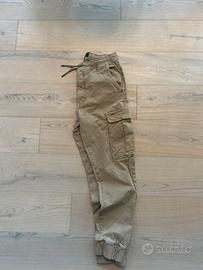Pantaloni cargo