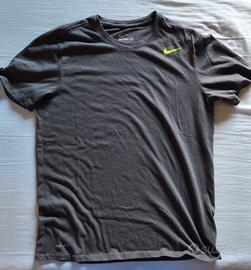 T-shirt Nike grigia 