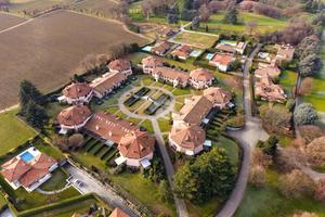 VILLA A SCHIERA CENTRALE A CORTE FRANCA