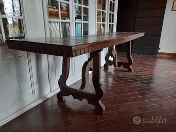 Tavolo in legno antico