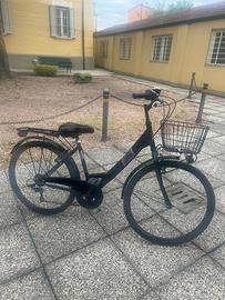 City Bike Donna/Unisex con cestino e cambio