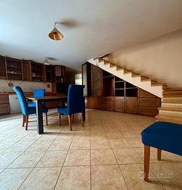 Villa Bifamiliare con ingresso indipendente