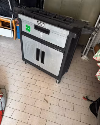 Carrello porta attrezzi