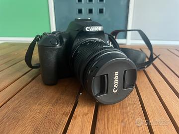 canon eos 250d con 18-55 e 24mm