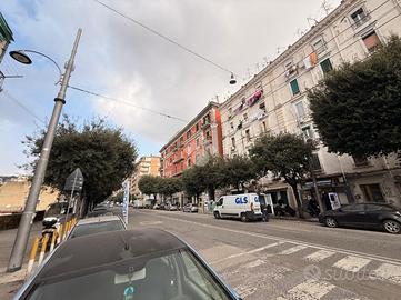 NEGOZIO A NAPOLI