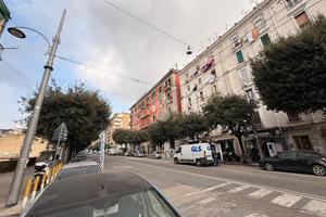 NEGOZIO A NAPOLI