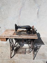 macchina da cucire d'epoca 