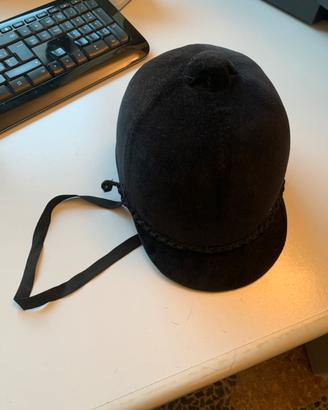 Vecchio cap da equitazione