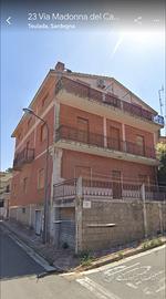 3 appartamenti, garage, ripostiglio, terrazza,