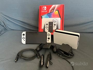 Nintendo Switch OLED White + accessori e micro SD