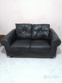 Divano nero in pelle € 60.00