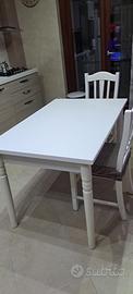 Tavolo allungabile e 4 sedie