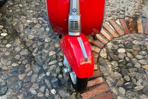 Vespa special 3 marce faro quadro