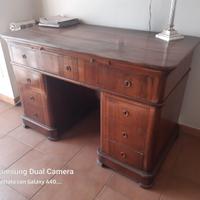 Scrivania in legno antica