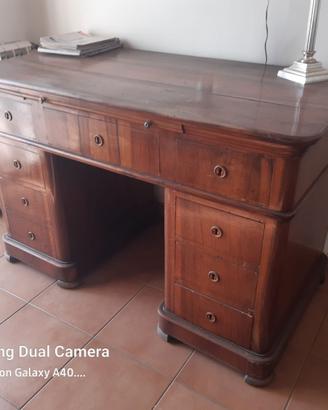Scrivania in legno antica